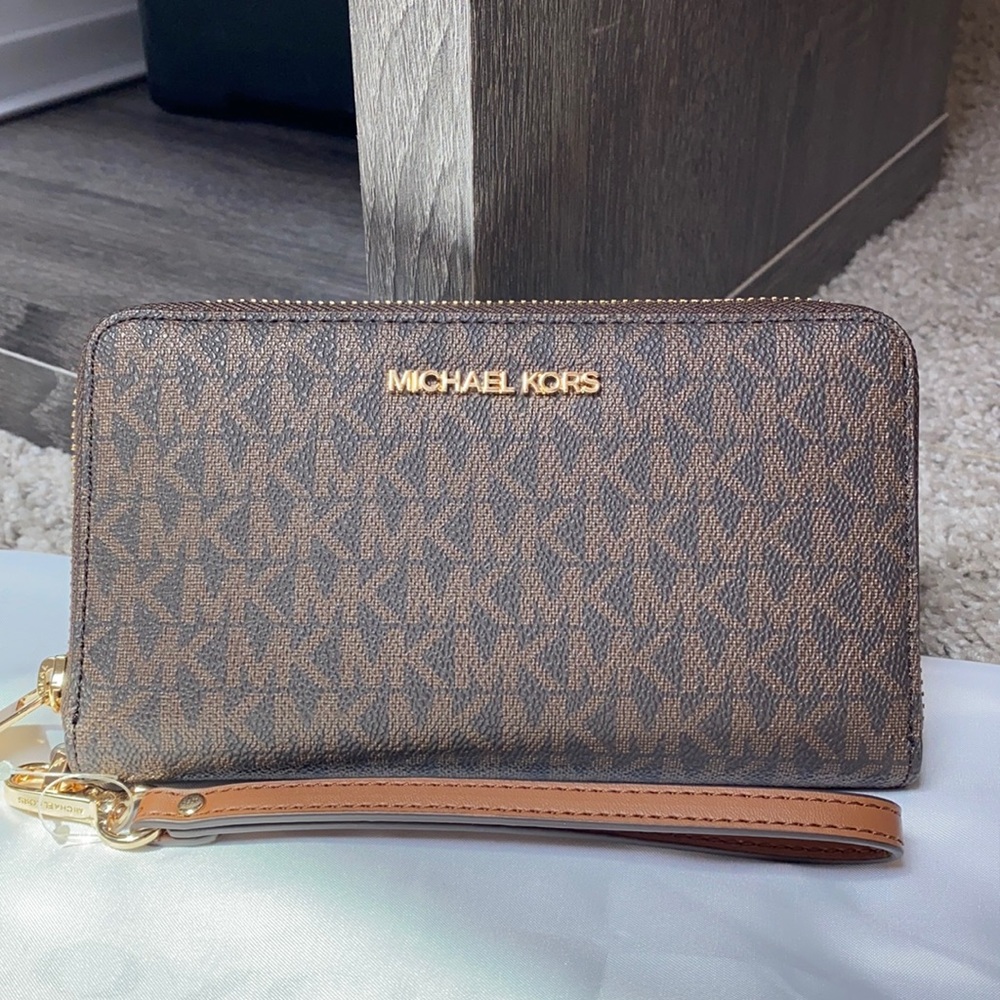 NEW W TAGS! *Michael Kors Jet Set Travel Wallet